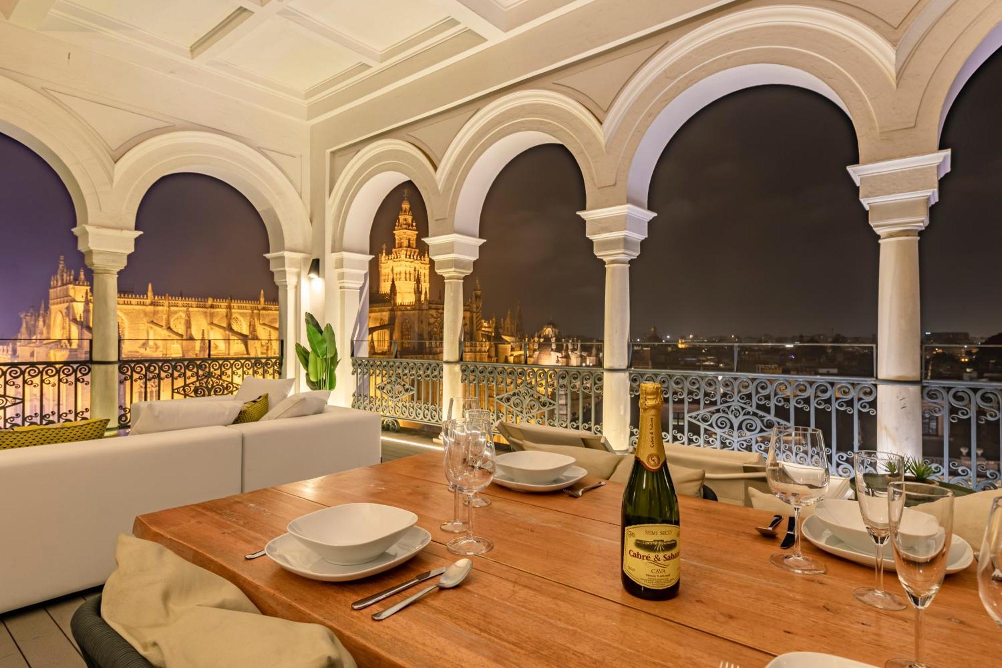Isg Apartments The Most Exclusive Apartment In Sevillaparking ภายนอก รูปภาพ