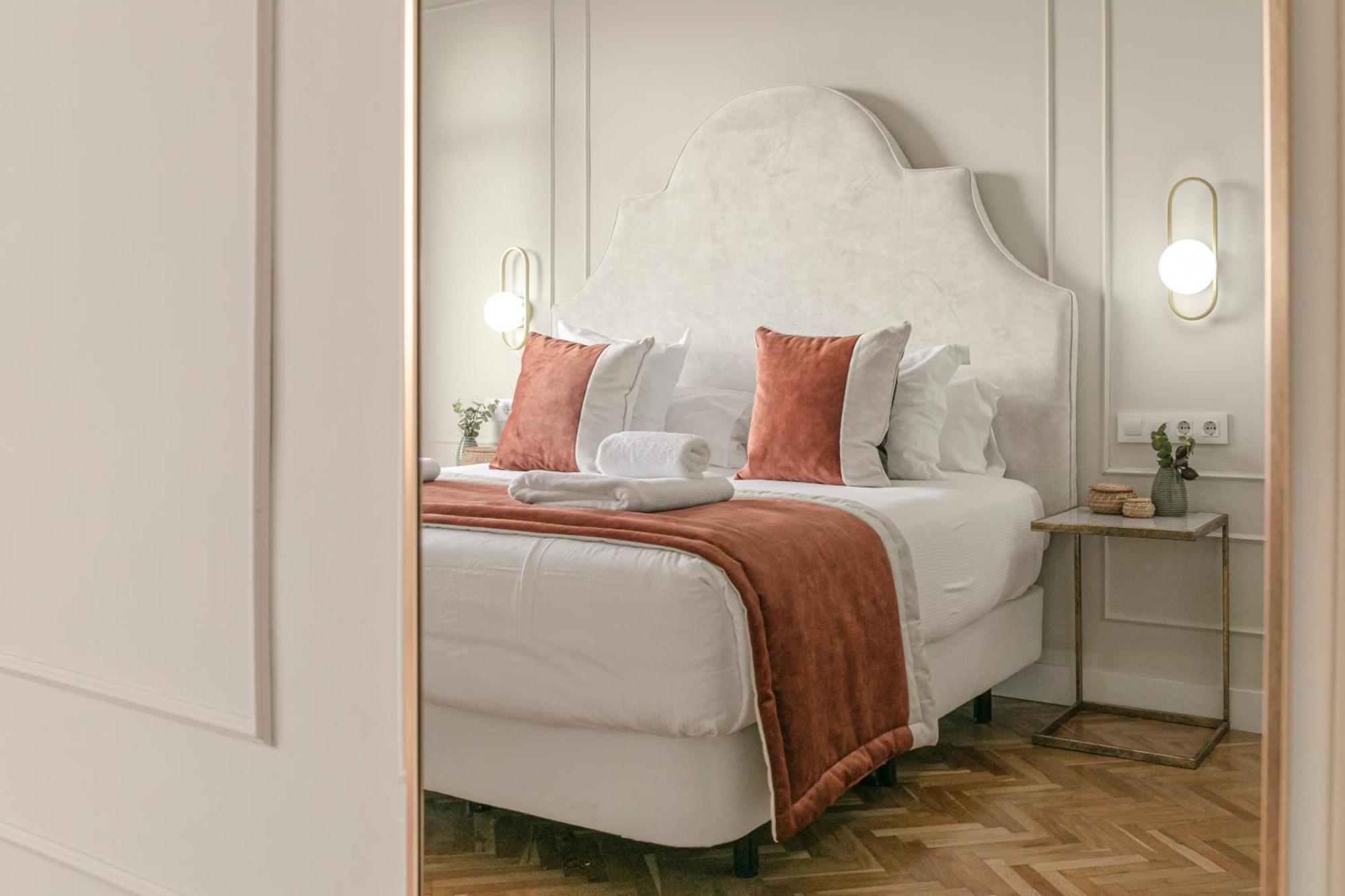 Isg Apartments The Most Exclusive Apartment In Sevillaparking ภายนอก รูปภาพ
